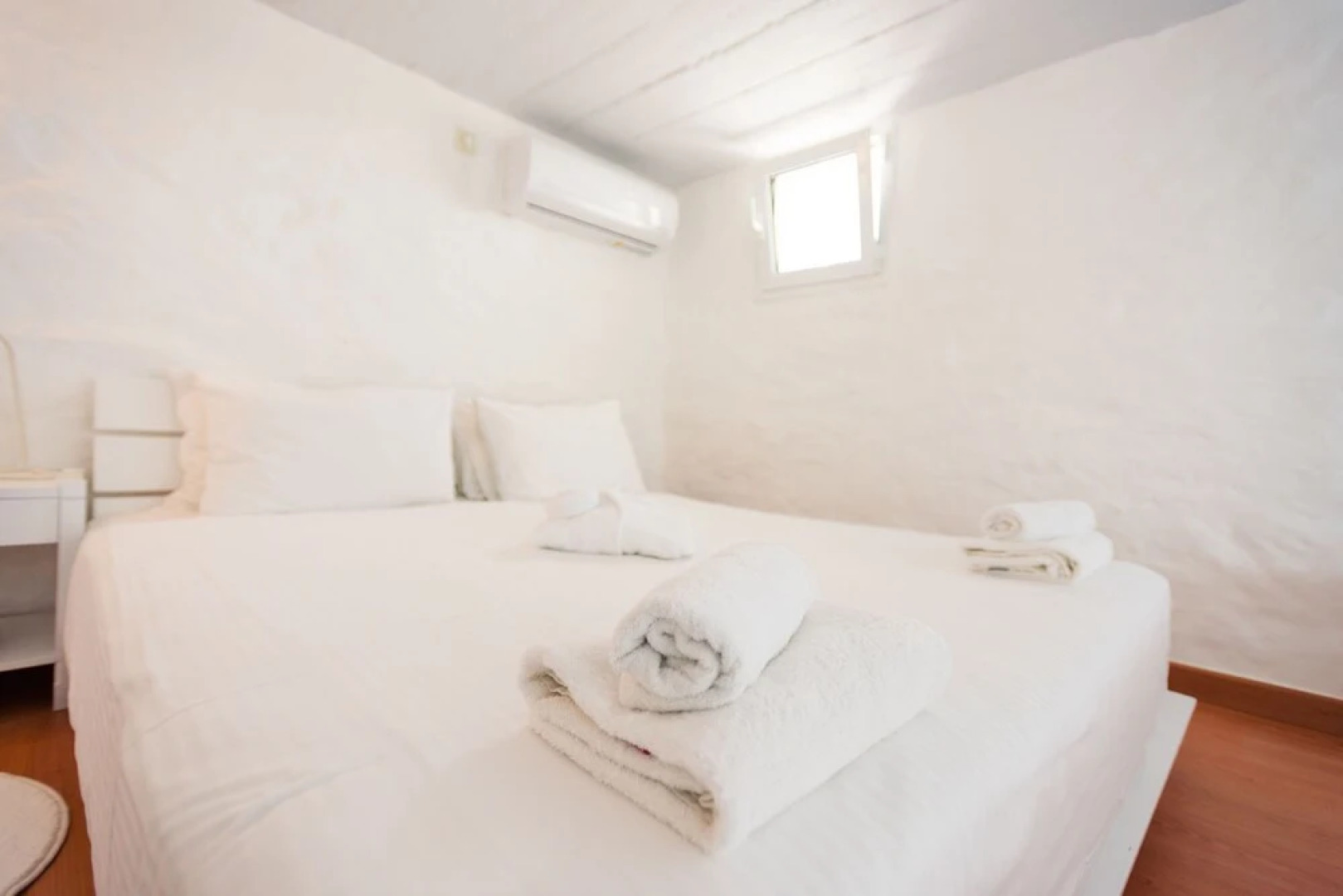 White Sun maisonette overlooking the sea