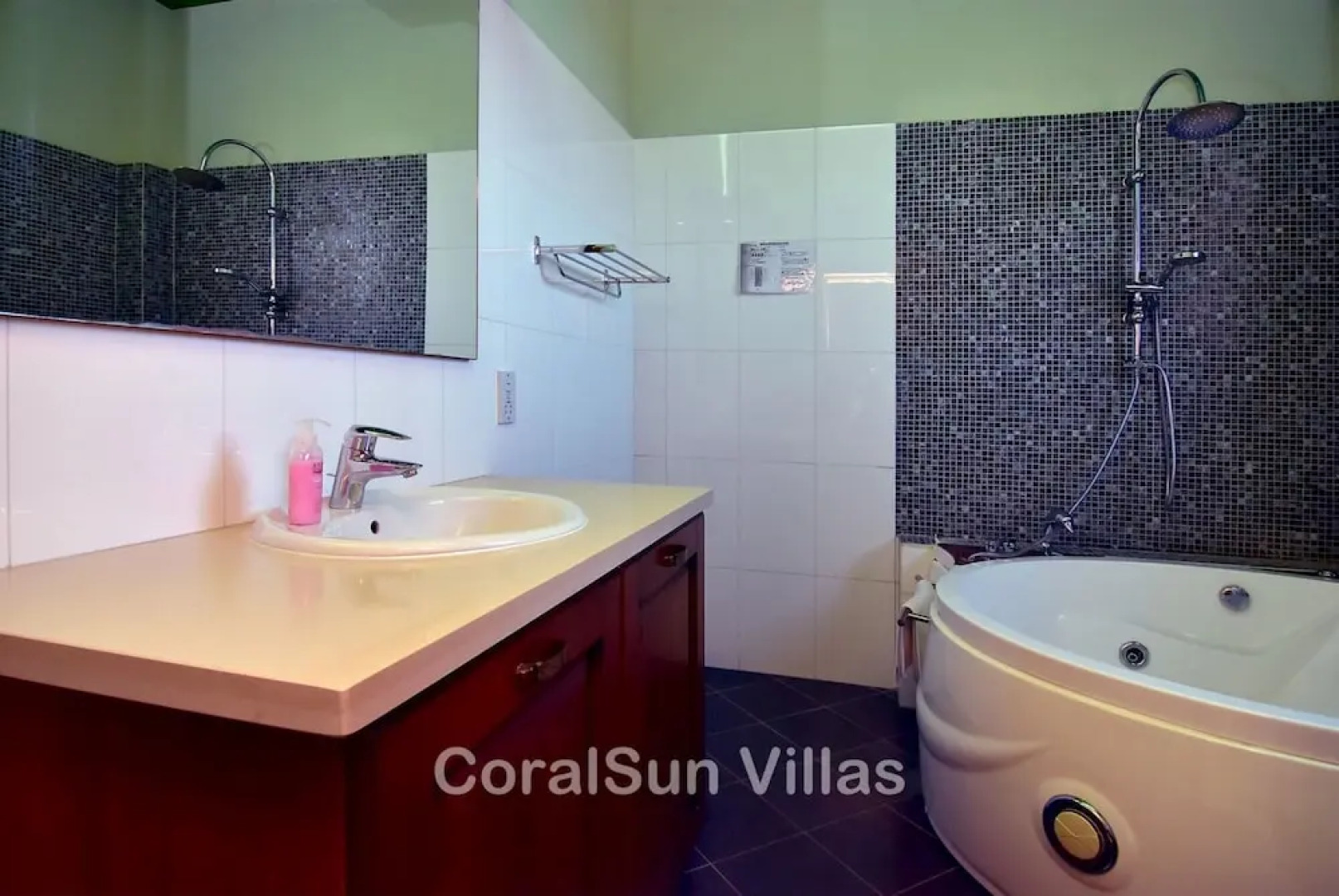 Amazing Luxury Villa, Enormous Heated Pool Jacuzzi, Gym, Games Room In Paphos,