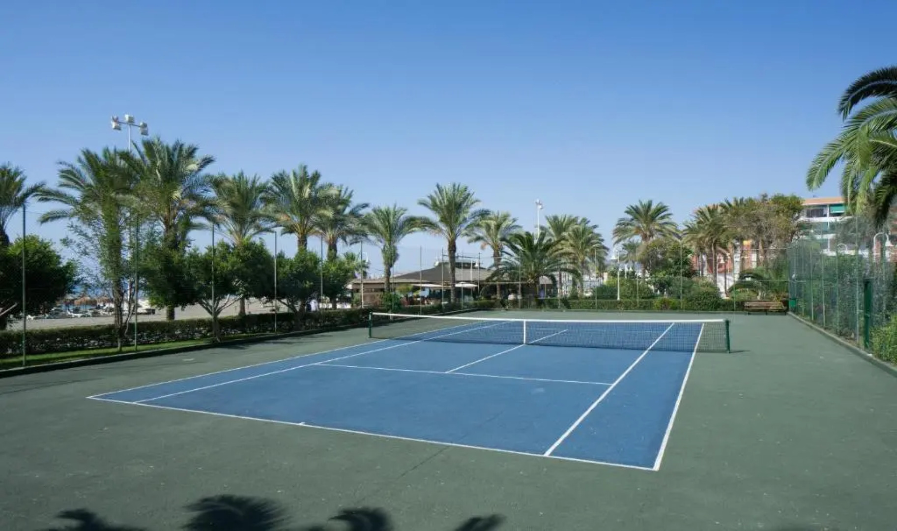 Valparaiso Apartment 50 mts from Beach, pools, sea views, tenis, terrace