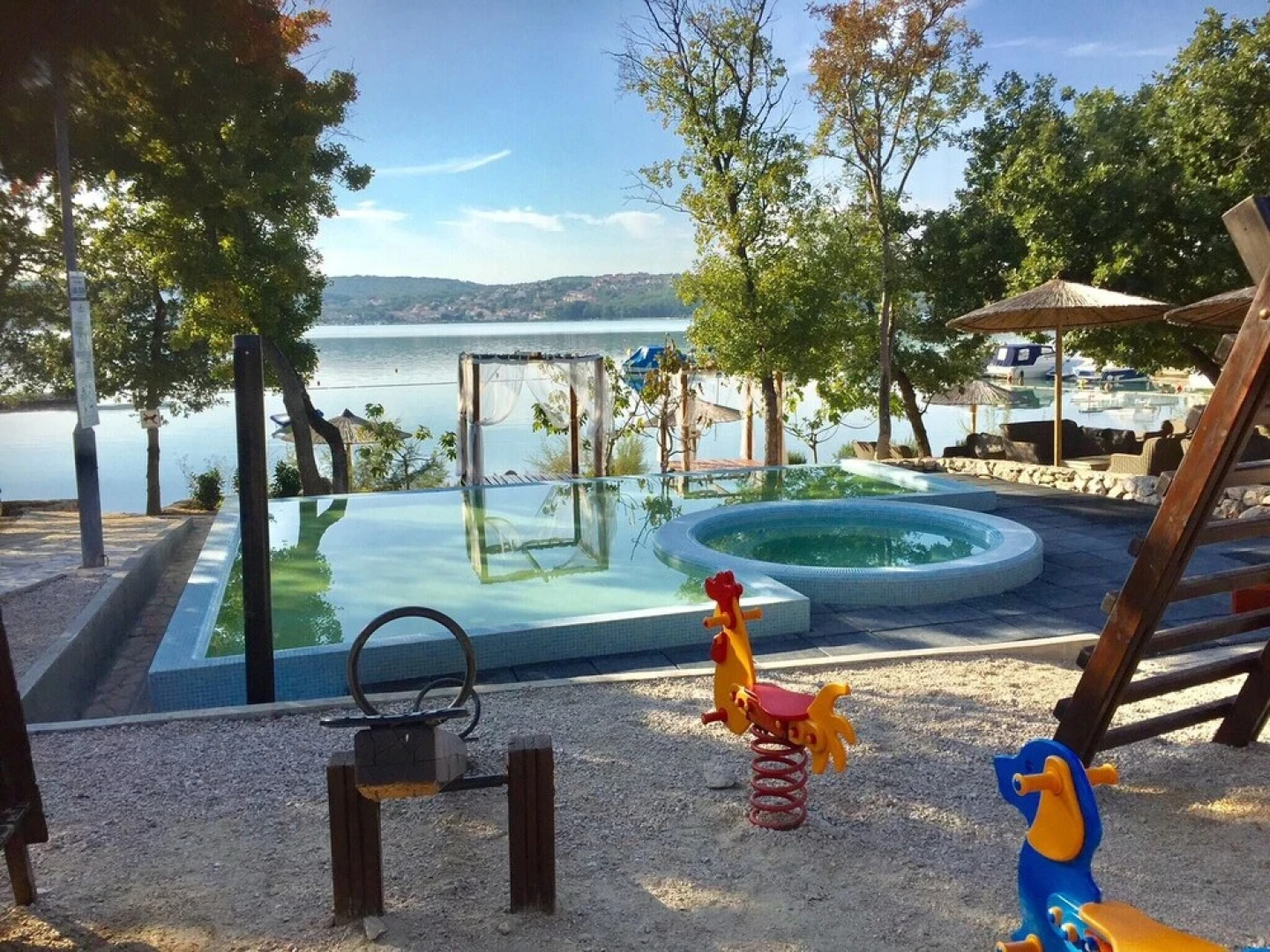 Three-Bedroom Holiday home with Sea View in Klimno