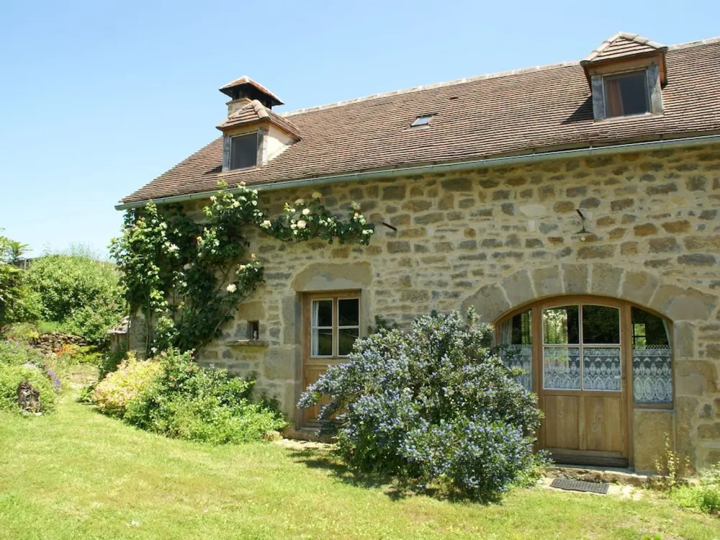 Spacious Holiday Home in Alvignac with Swimming Pool