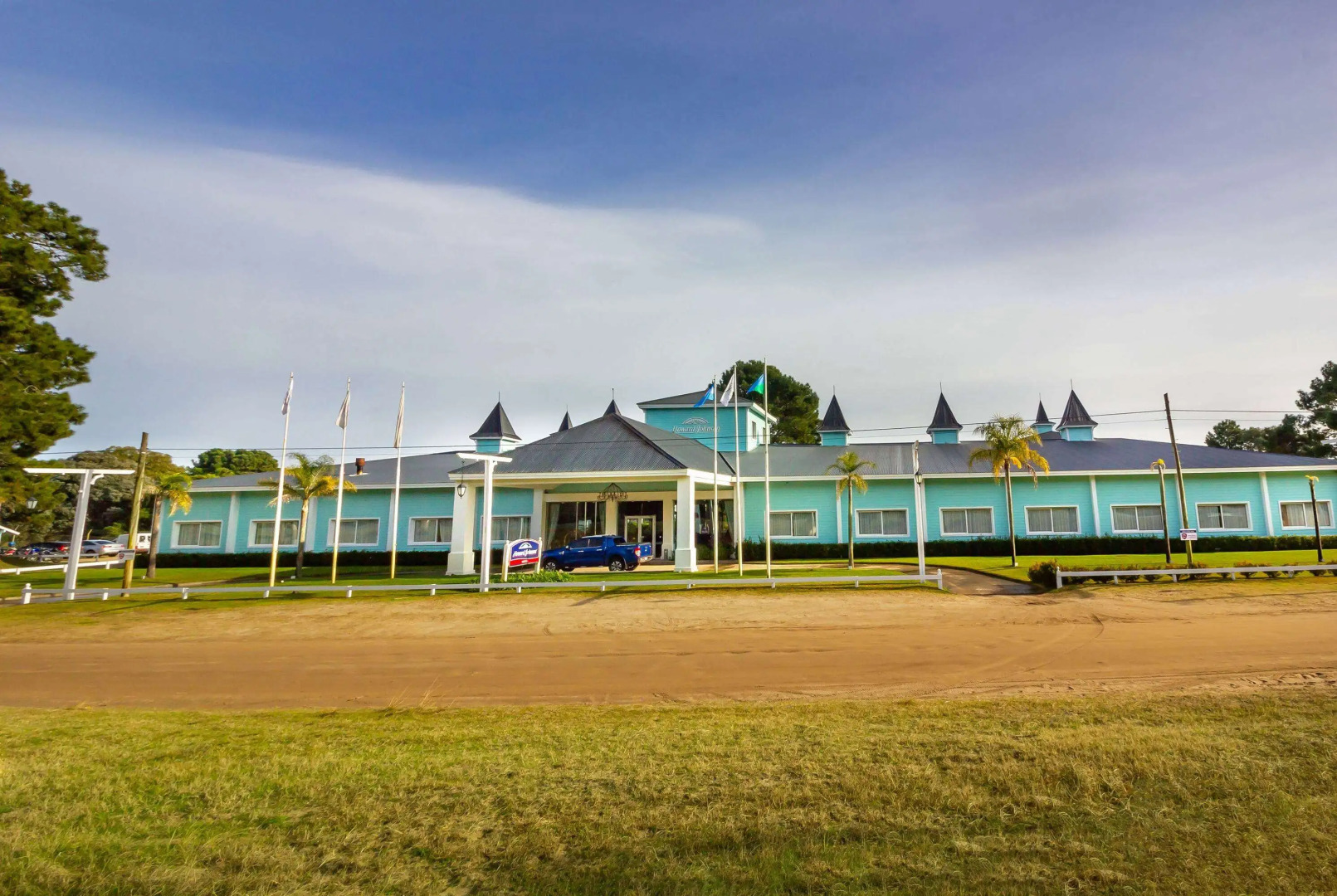 Howard Johnson Hotel & Convention Center Madariaga - Carilo