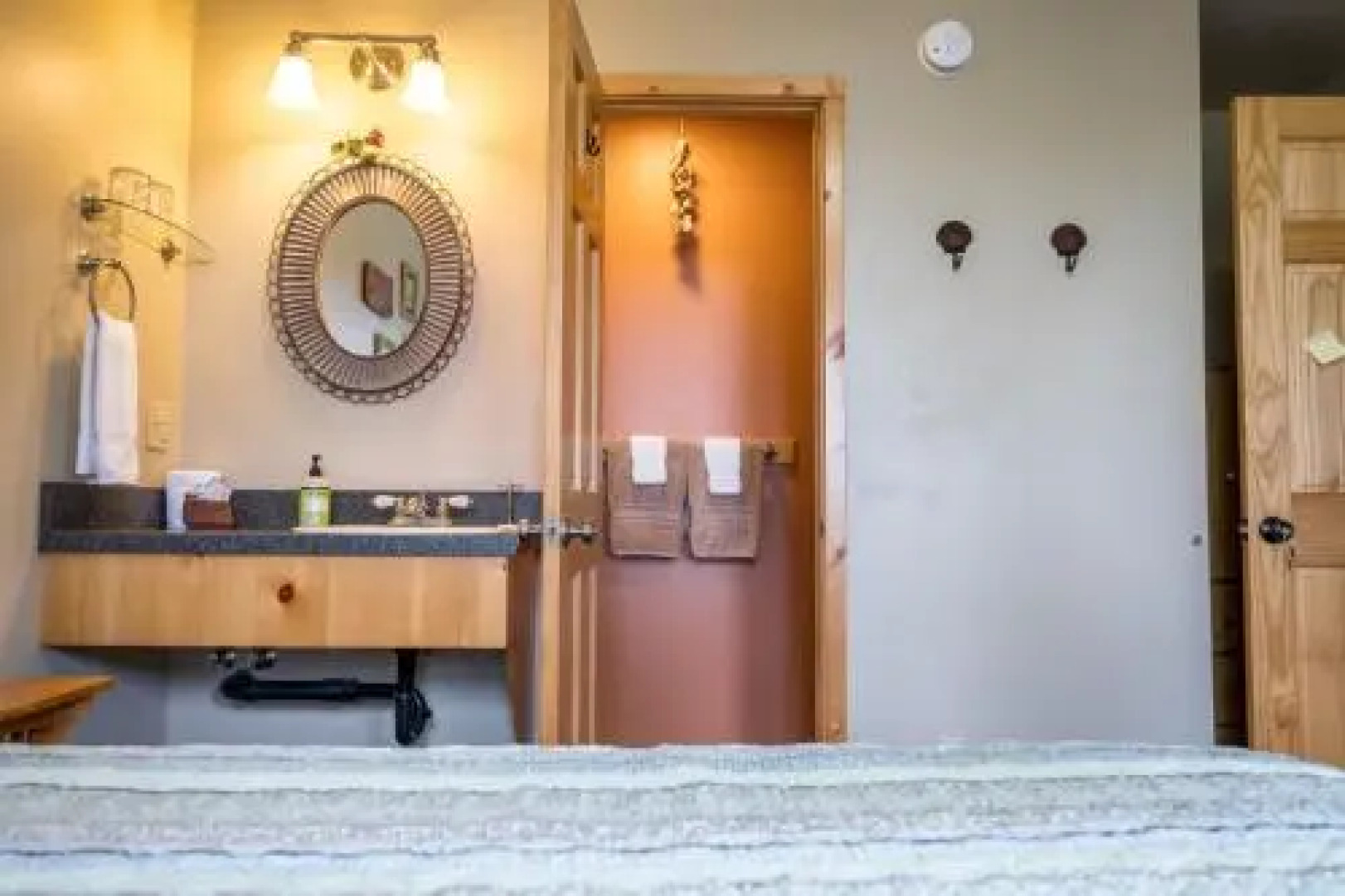 Bay Ave Bed and Breakfast Inn