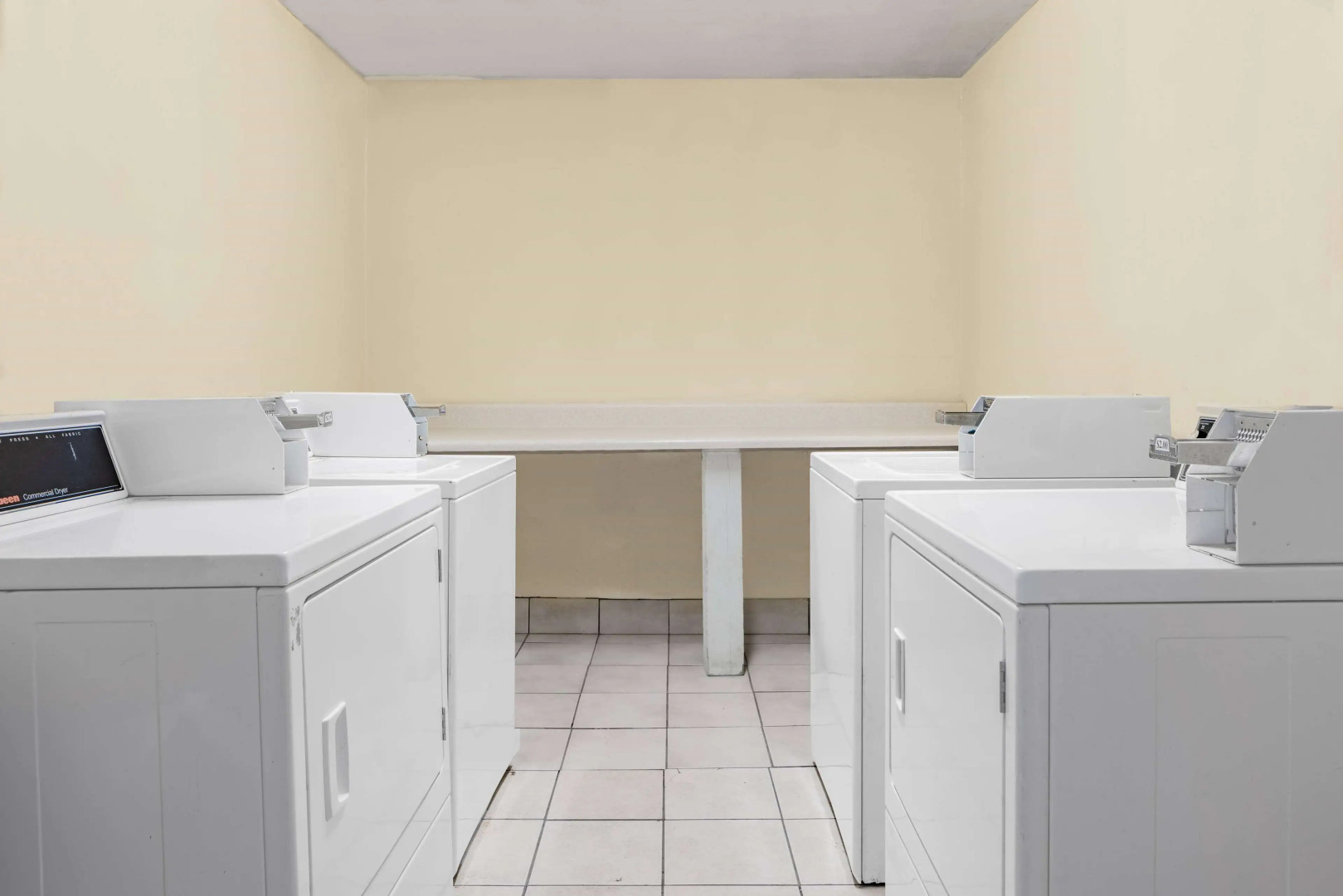 Days Inn by Wyndham Pensacola I-10