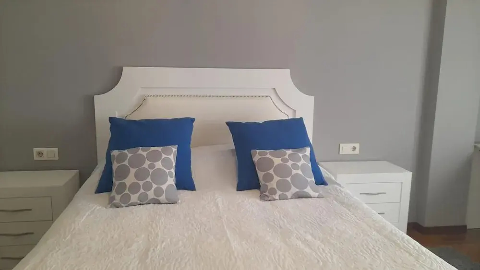 Apartment-sleeps6-parking-terrace