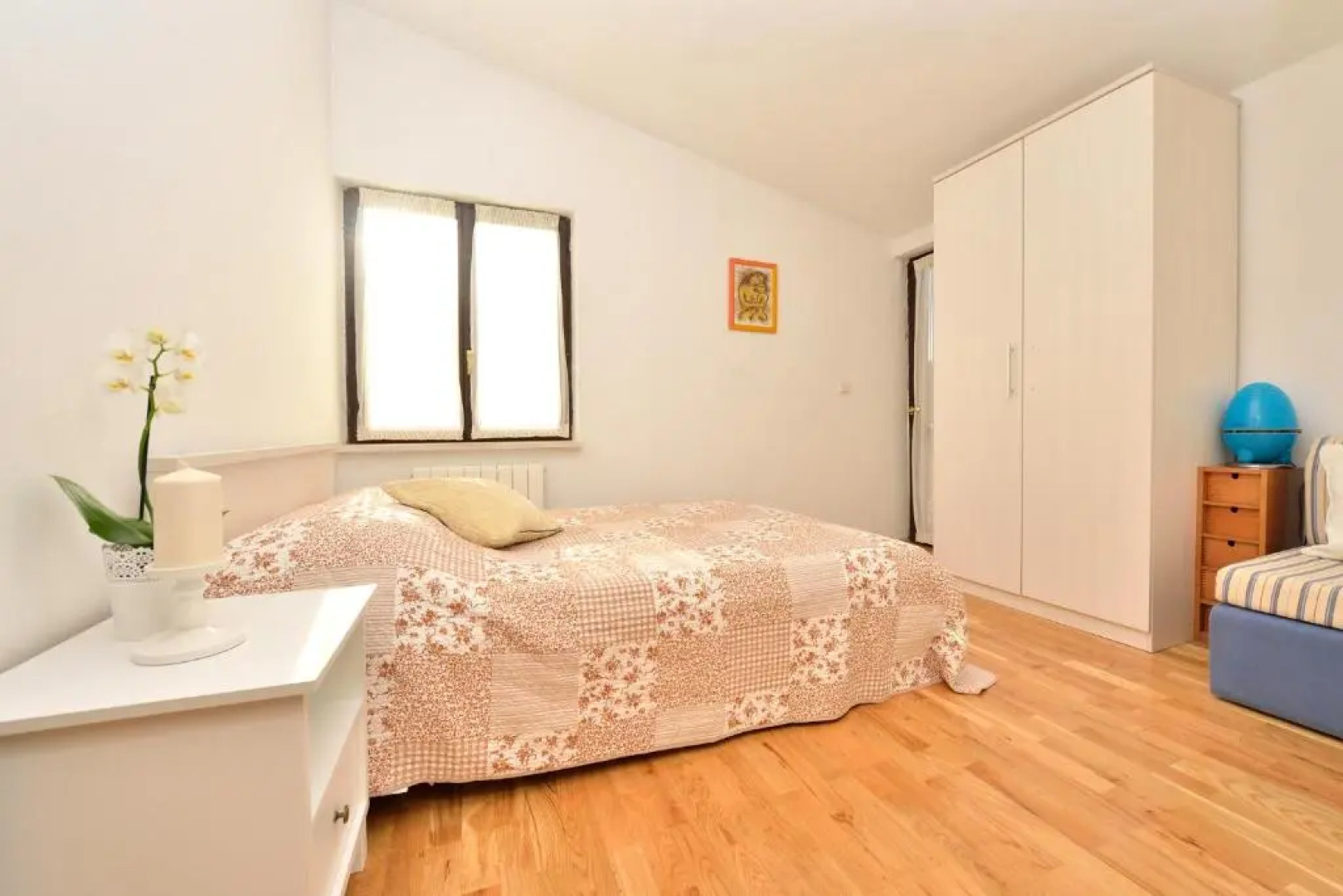 Beachfront Skoblar Holiday Home with Seaview