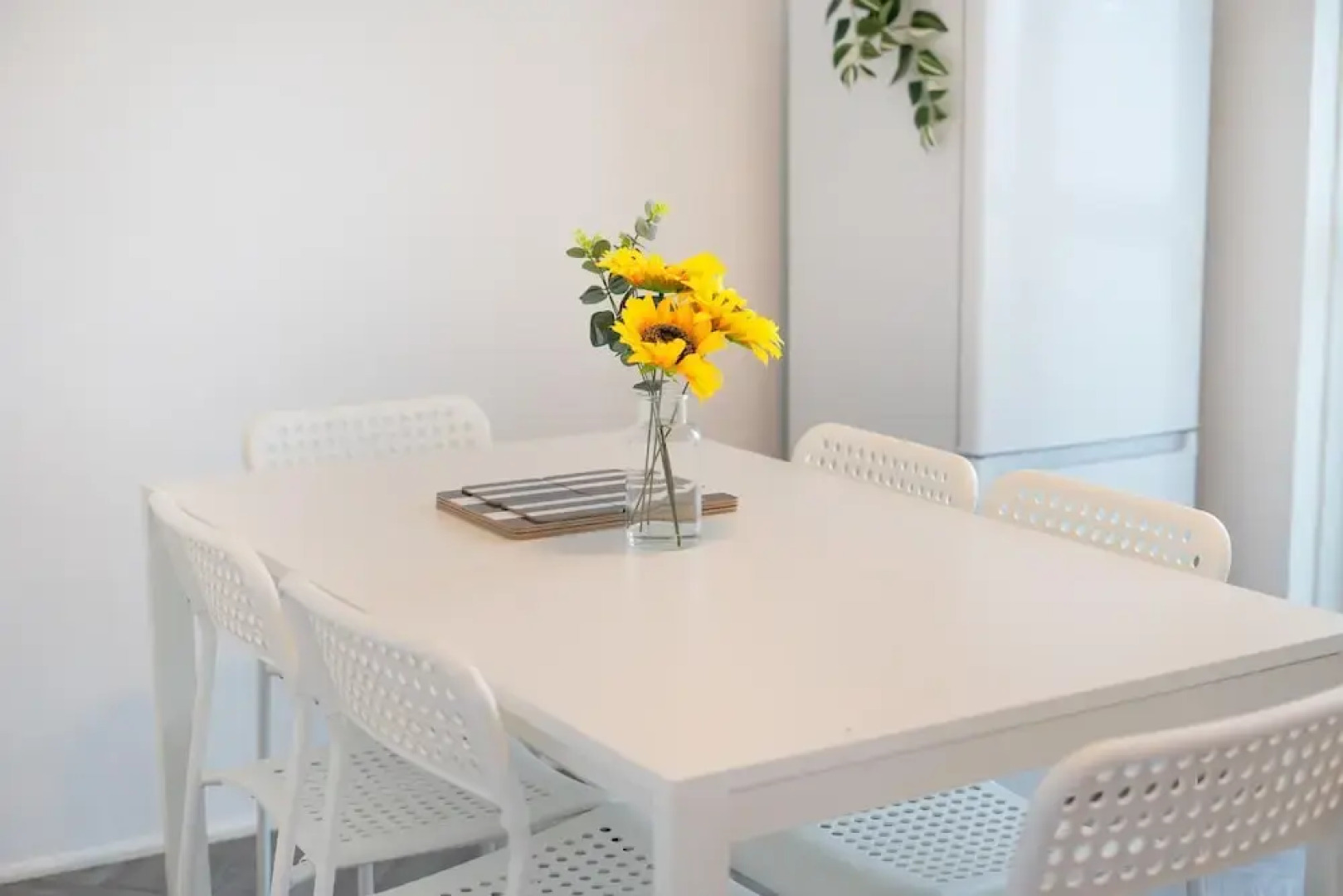 Spacious - 3 Bed - Free Parking