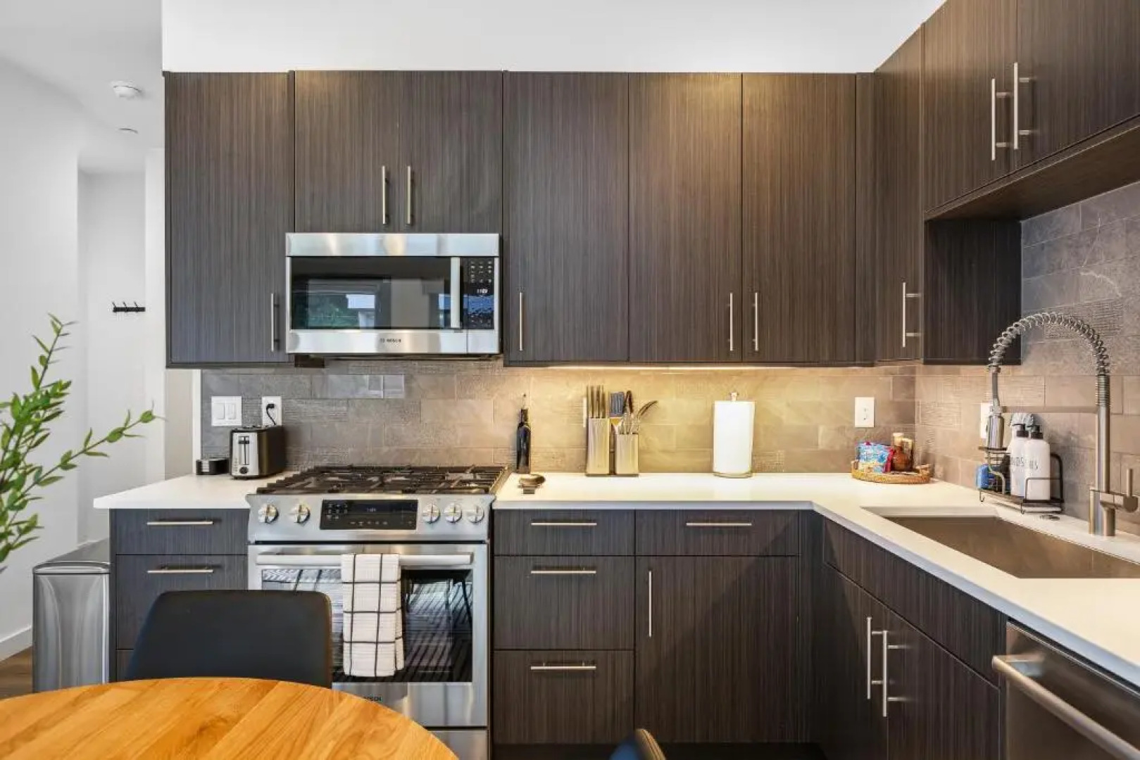 Alki Beach Escape Romantic Waterfront Getaway for 2