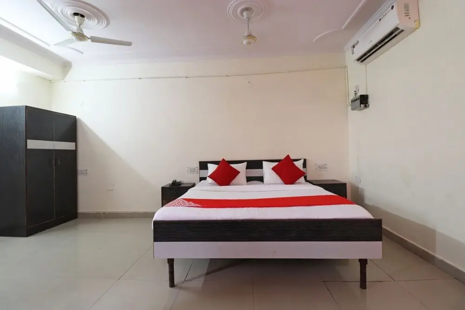 N H Plaza Lodge & Farm House by OYO Rooms