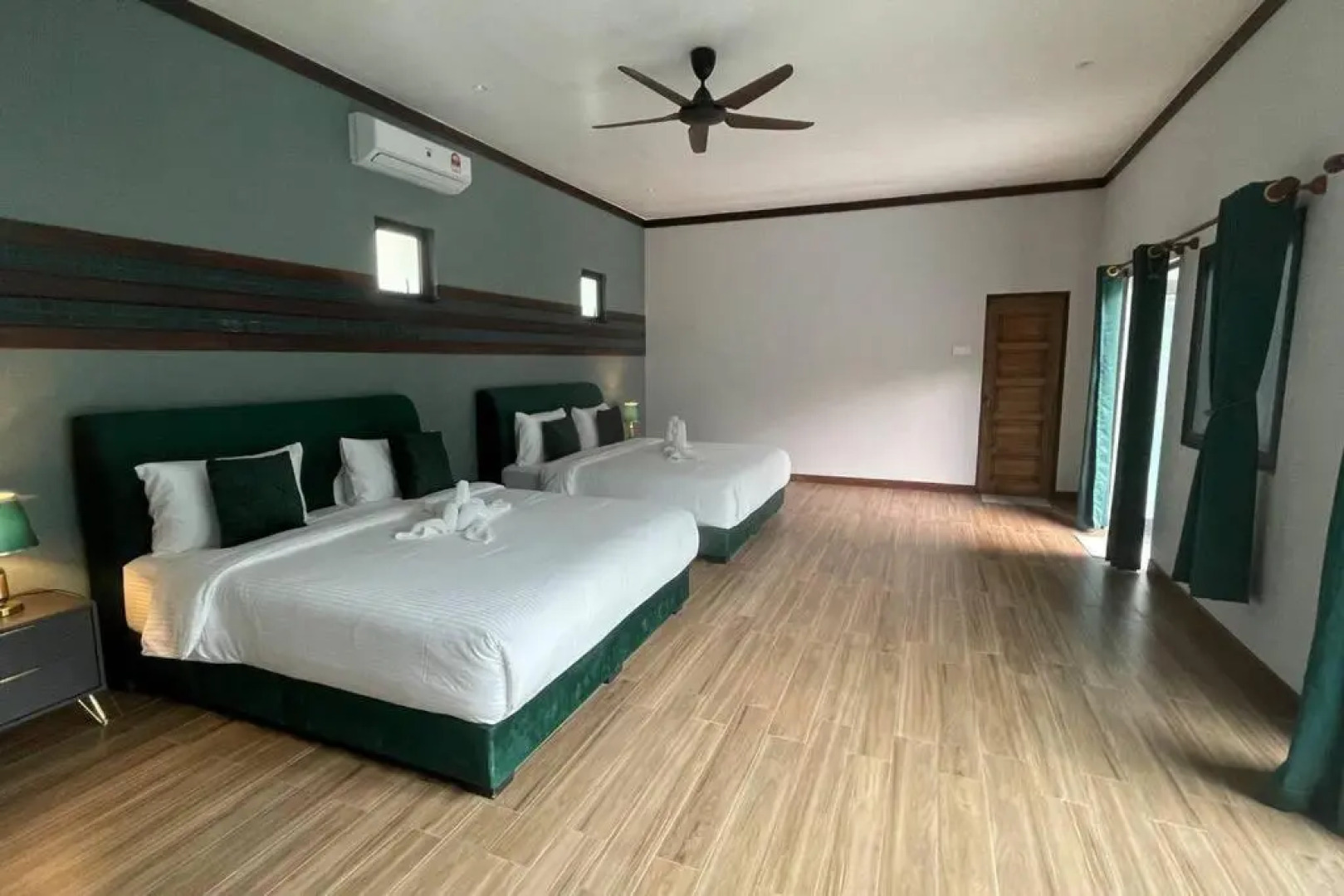 Villa Emerald: 3 Bedroom Pool Villa Near River