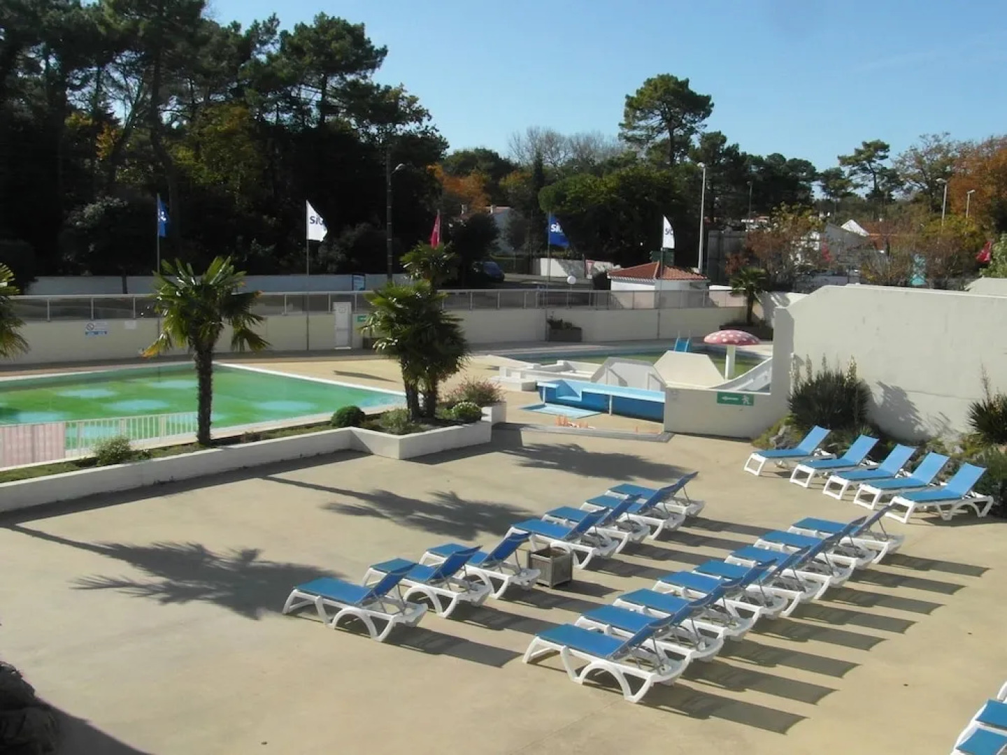 Bungalow With 3 Bedrooms in Saint-jean-de-monts, With Pool Access, Fur