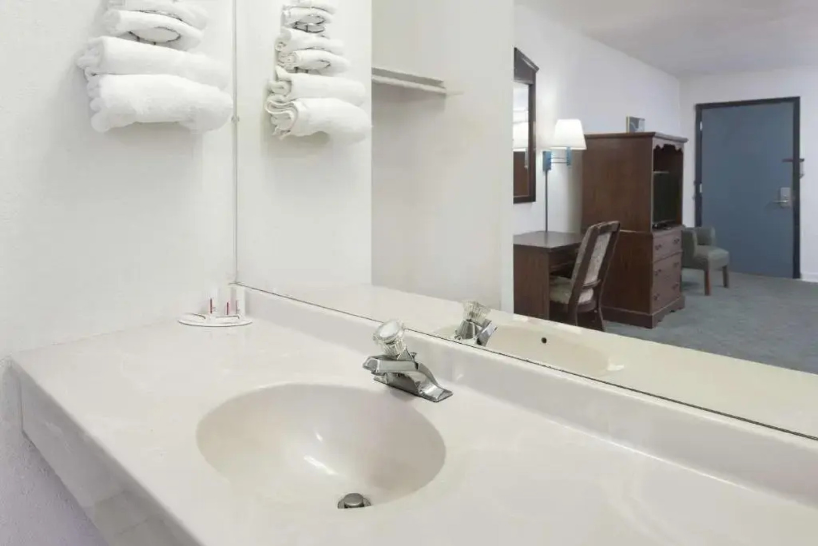 Super 8 Taylorville IL