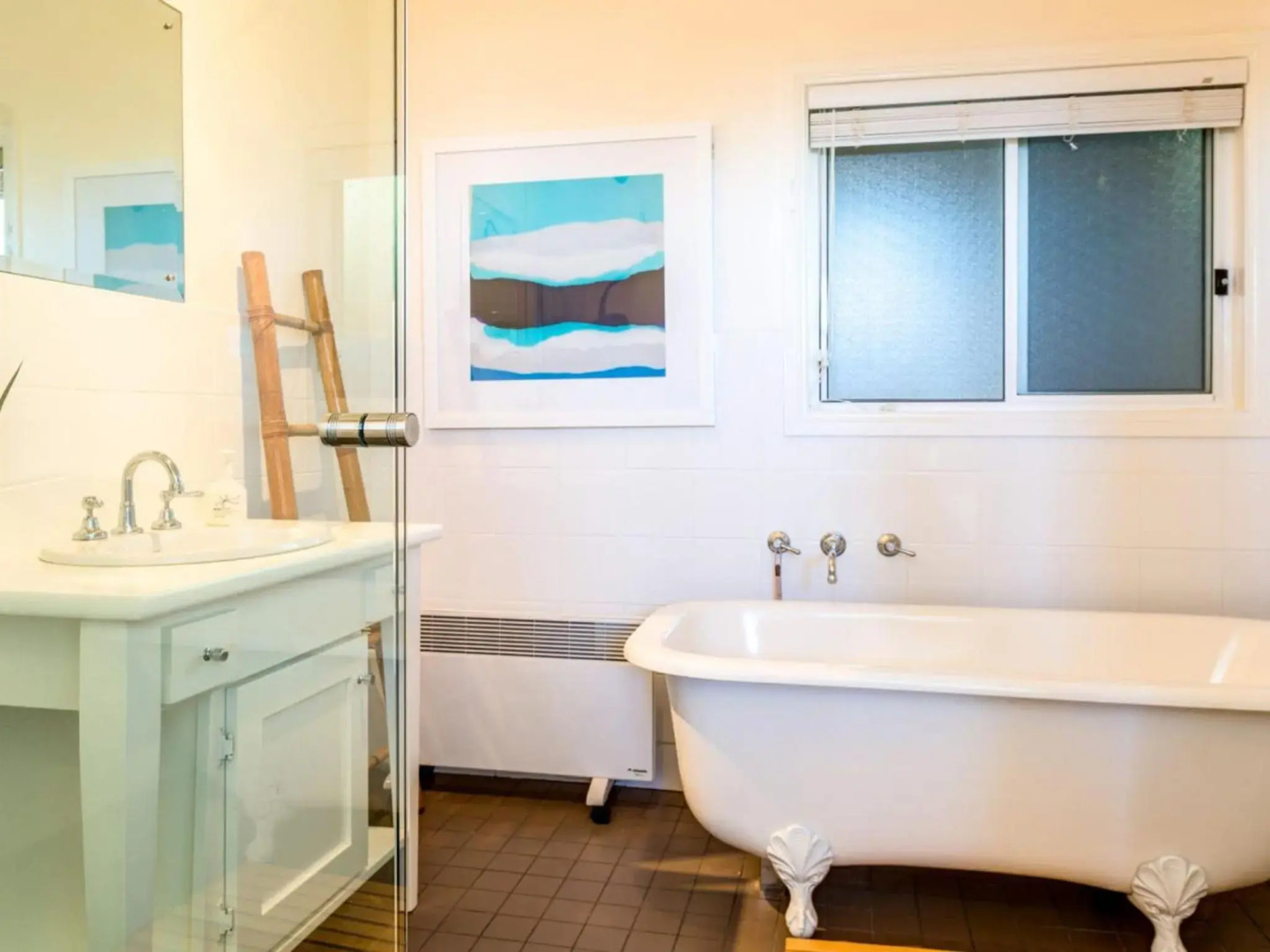 THE LOOKOUT AT GERROA Gerroa 4pm check out Sundays