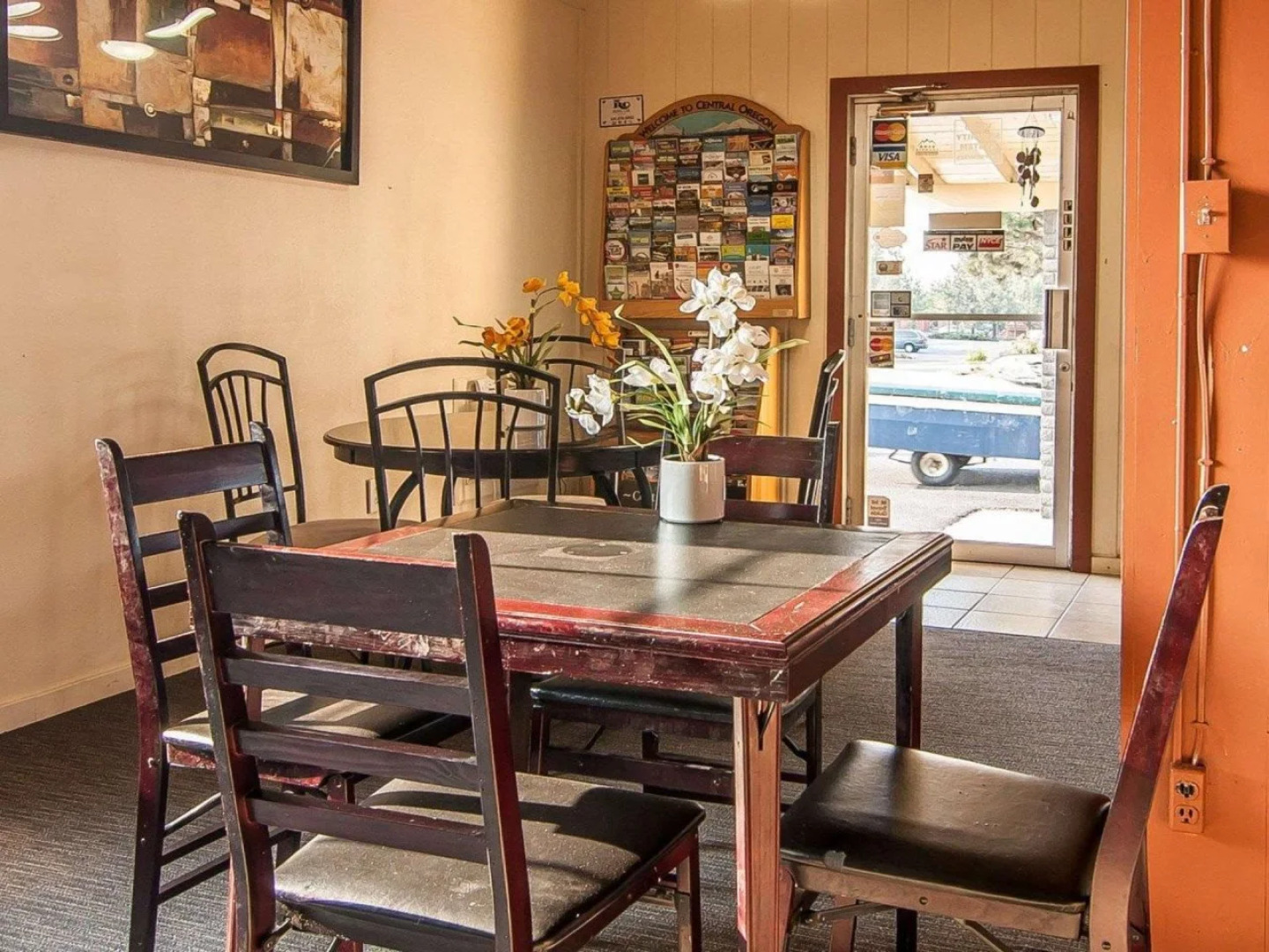 Rodeway Inn & Suites