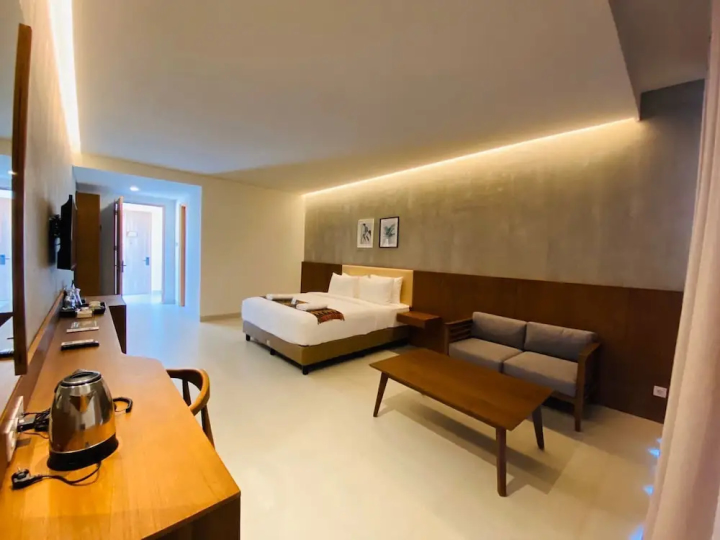 Kambaniru Beach Hotel & Resort