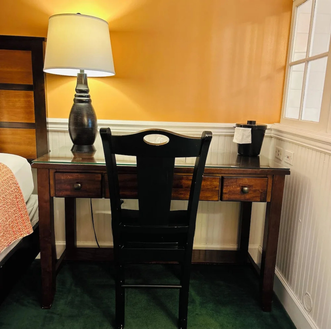 County Clare Irish Hotel & Pub