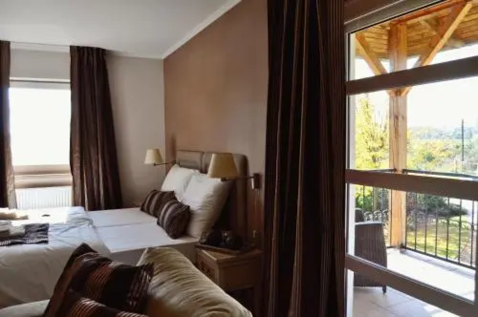 Divá Kačica Restaurant & Pansion