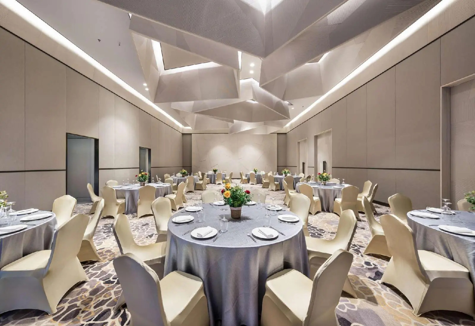 AYANA Komodo Waecicu Beach