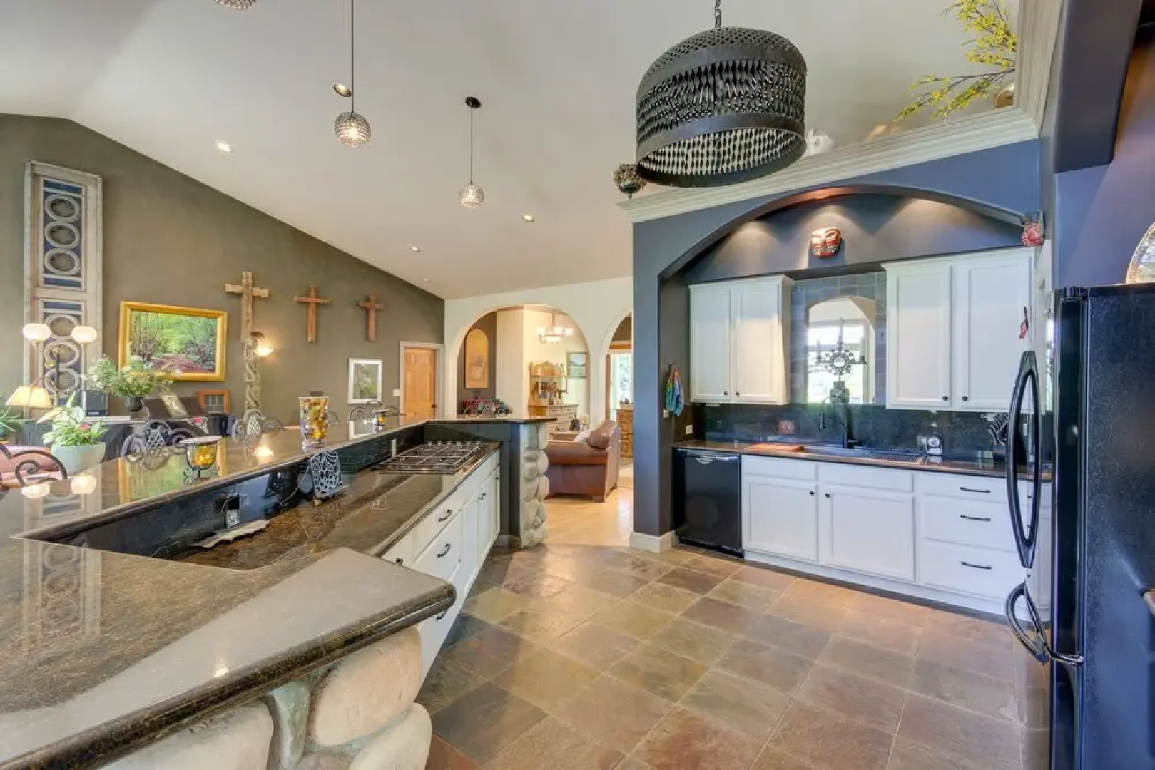 Riverfront Livingston House in Paradise Valley!