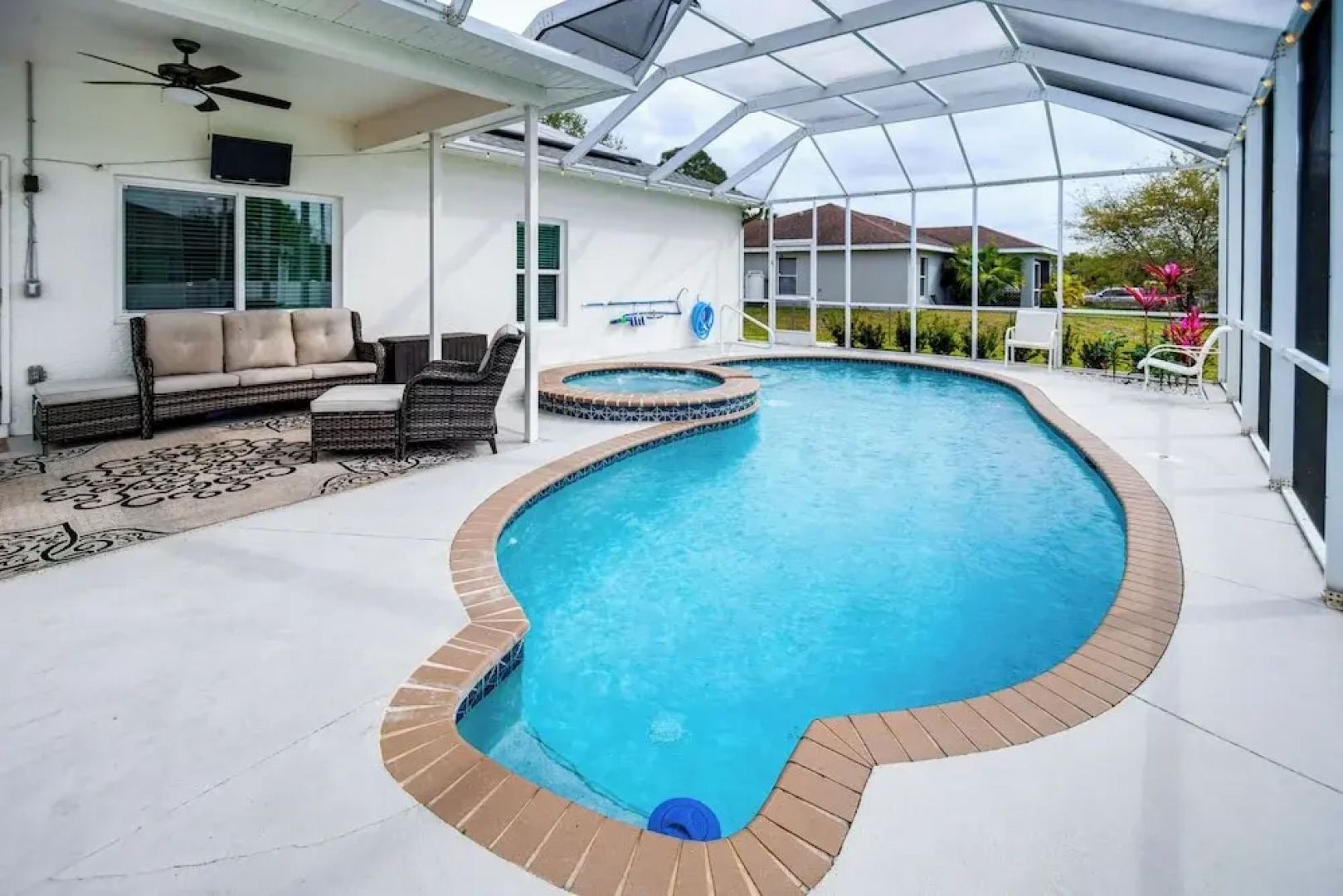 Lanai, Private Pool: Lehigh Acres Home