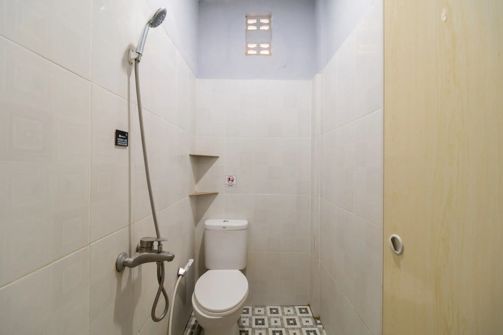RedDoorz Plus near Ramayana Pematangsiantar