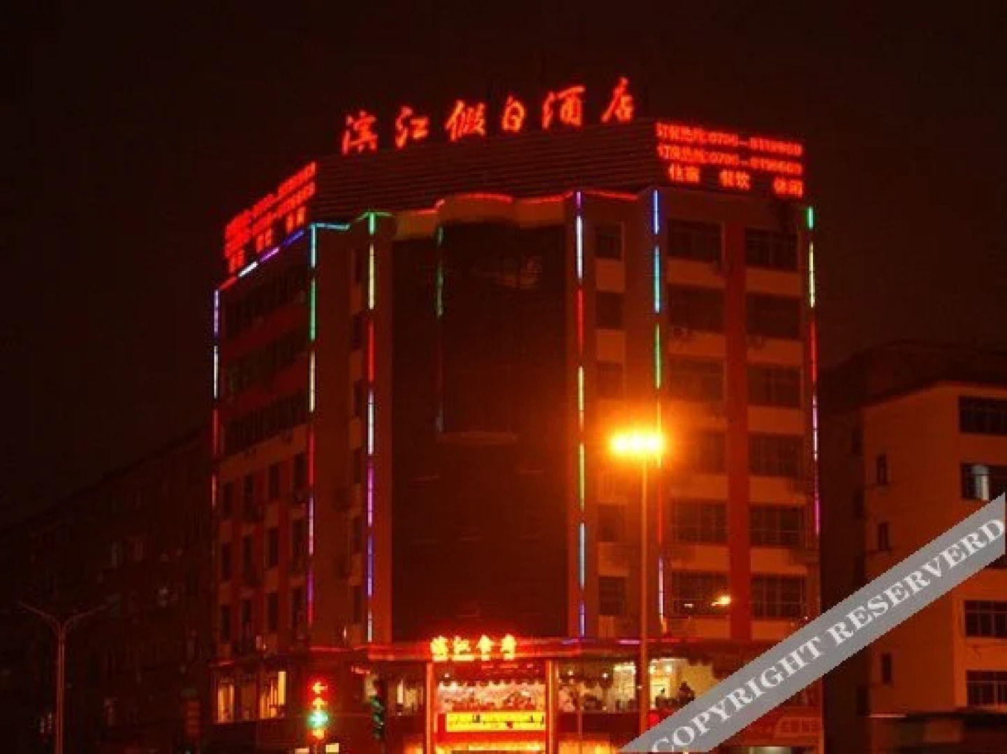 Binjiang Holiday Intelligent Hotel (Ji'an Railway Station Trade Plaza Branch)