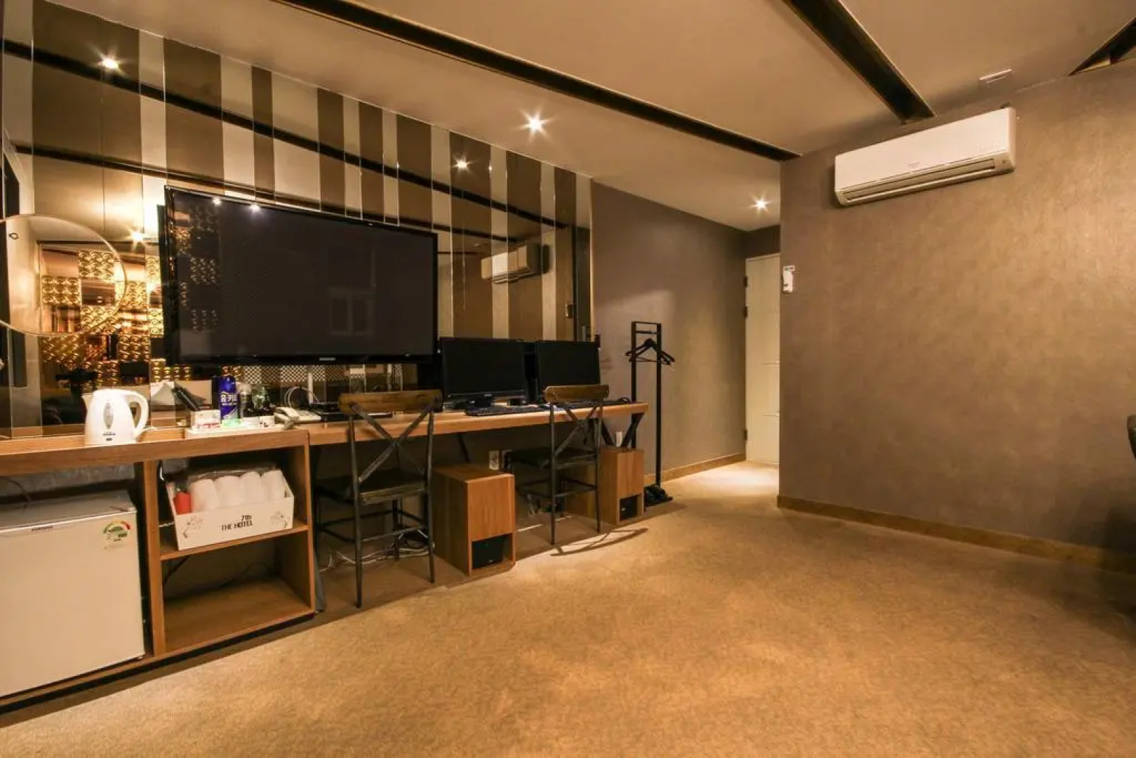 The Hotel 7th