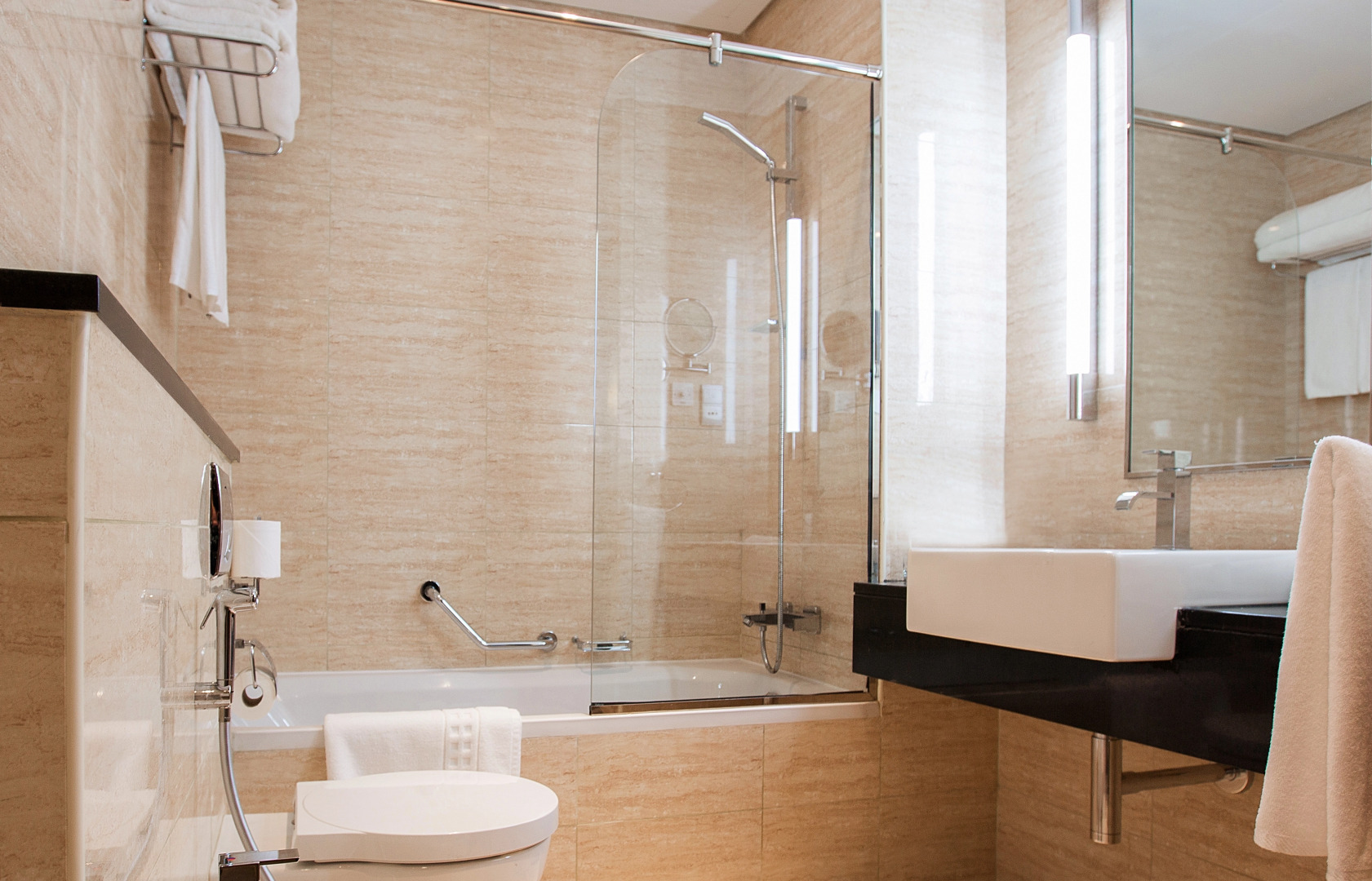 Pullman Dubai Jumeirah Lakes Towers - Hotel & Residence