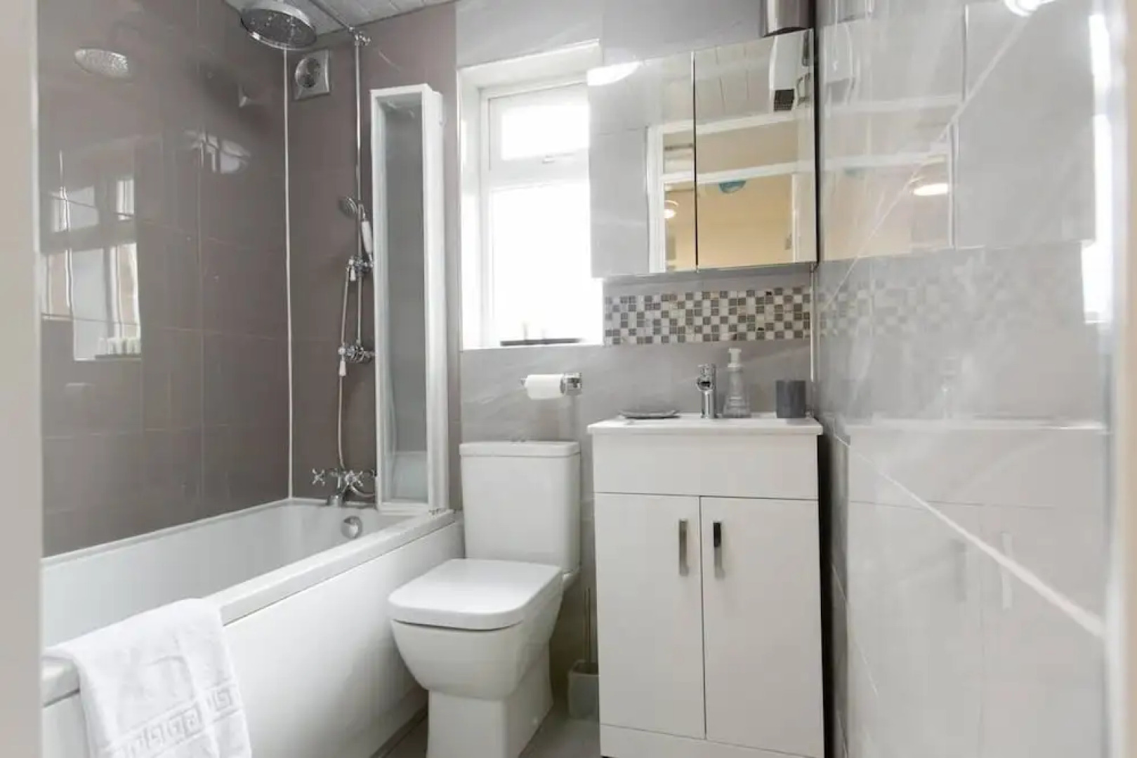 Immaculate 2-bed House in Dartford