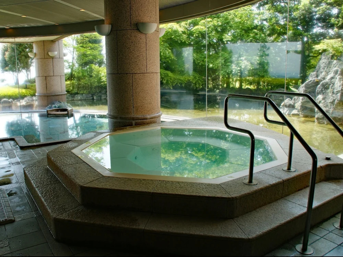 Sunhills Hotel