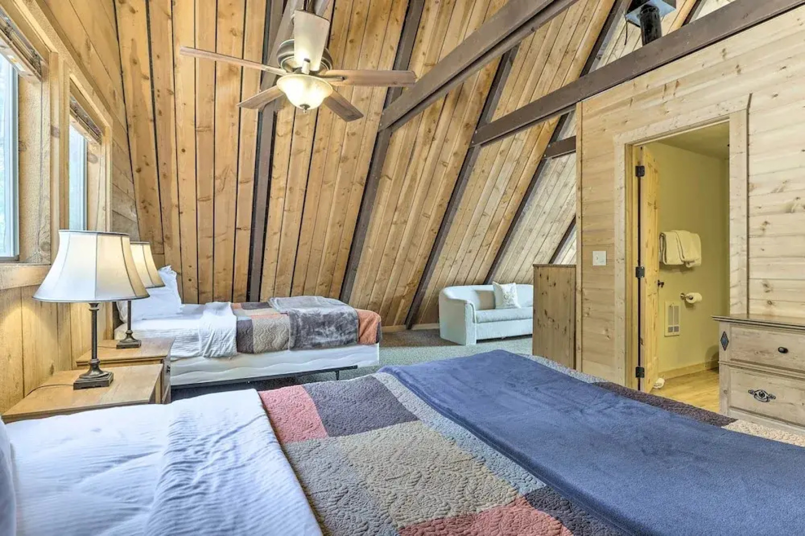 Pet-friendly Duck Creek Village Cabin w/ Fire Pit!