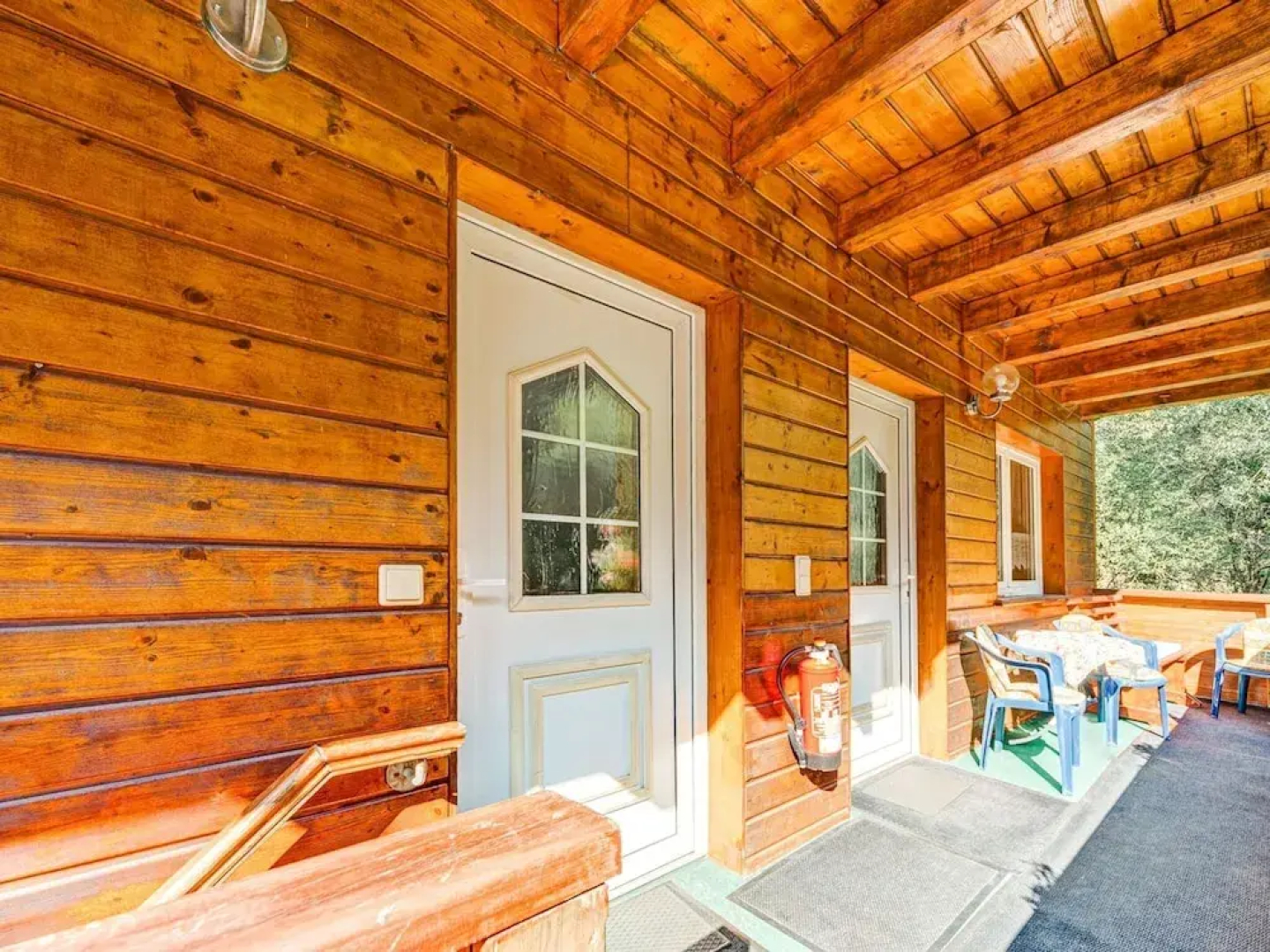 Cozy Apartment Near Trails