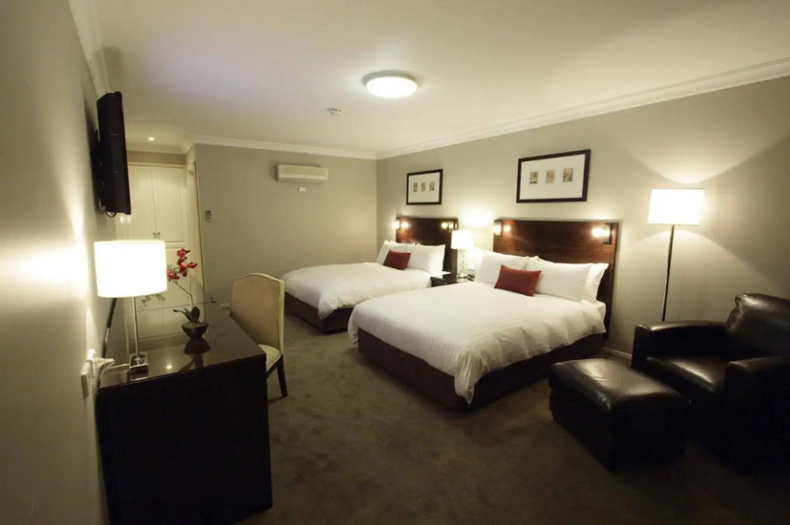 Carlyle Suites & Apartments
