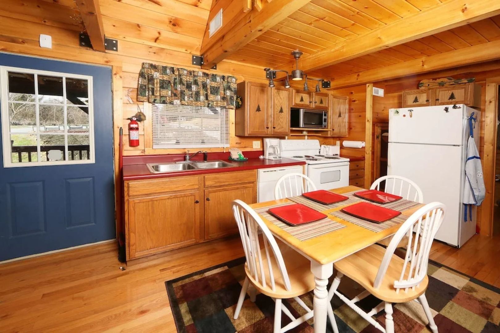 Fireside Memories 2 Br cabin by RedAwning