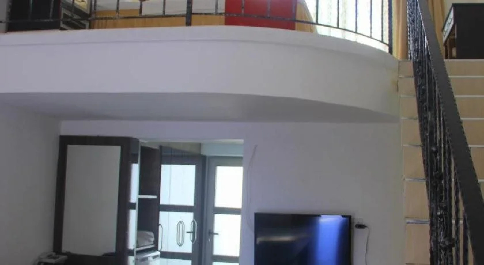 Yeldener Crystal Rocks