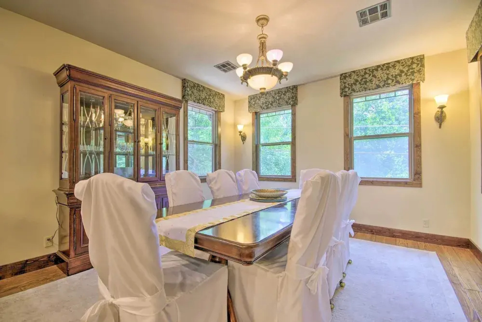 'dragon Castle' w/ Secret Passage, Dock, & Hot Tub