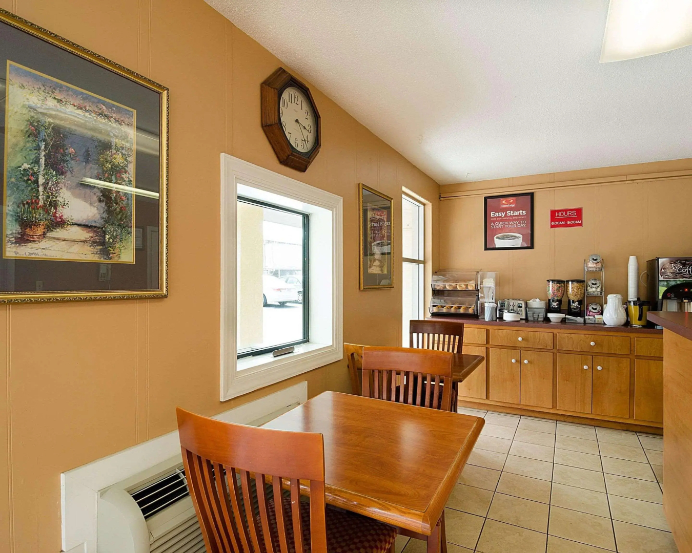 Econo Lodge North