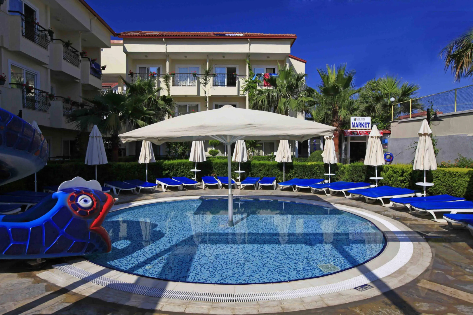 Sun City Apartments & Hotel