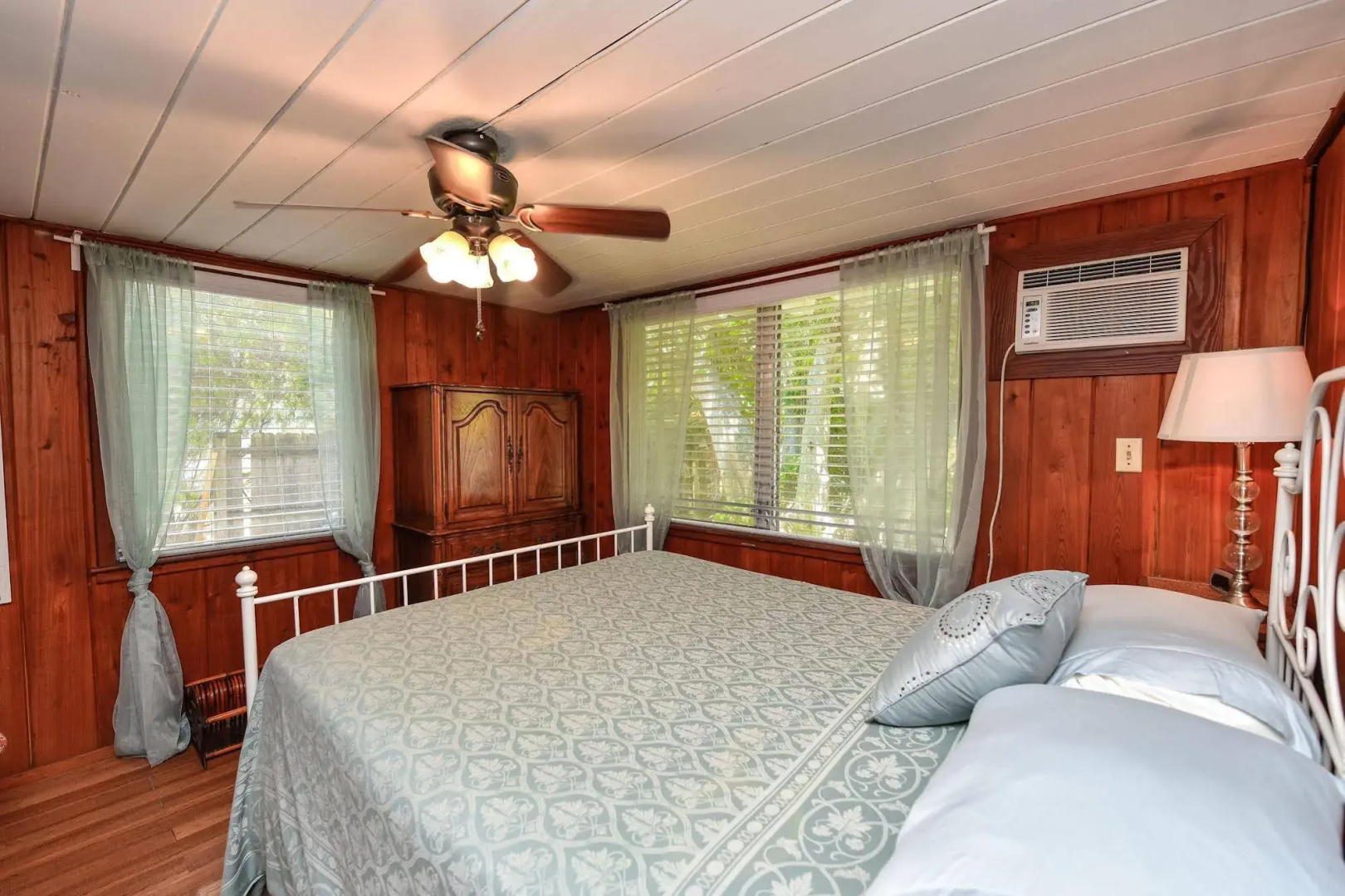 Banana Cabana and Cottage by Beachside Management