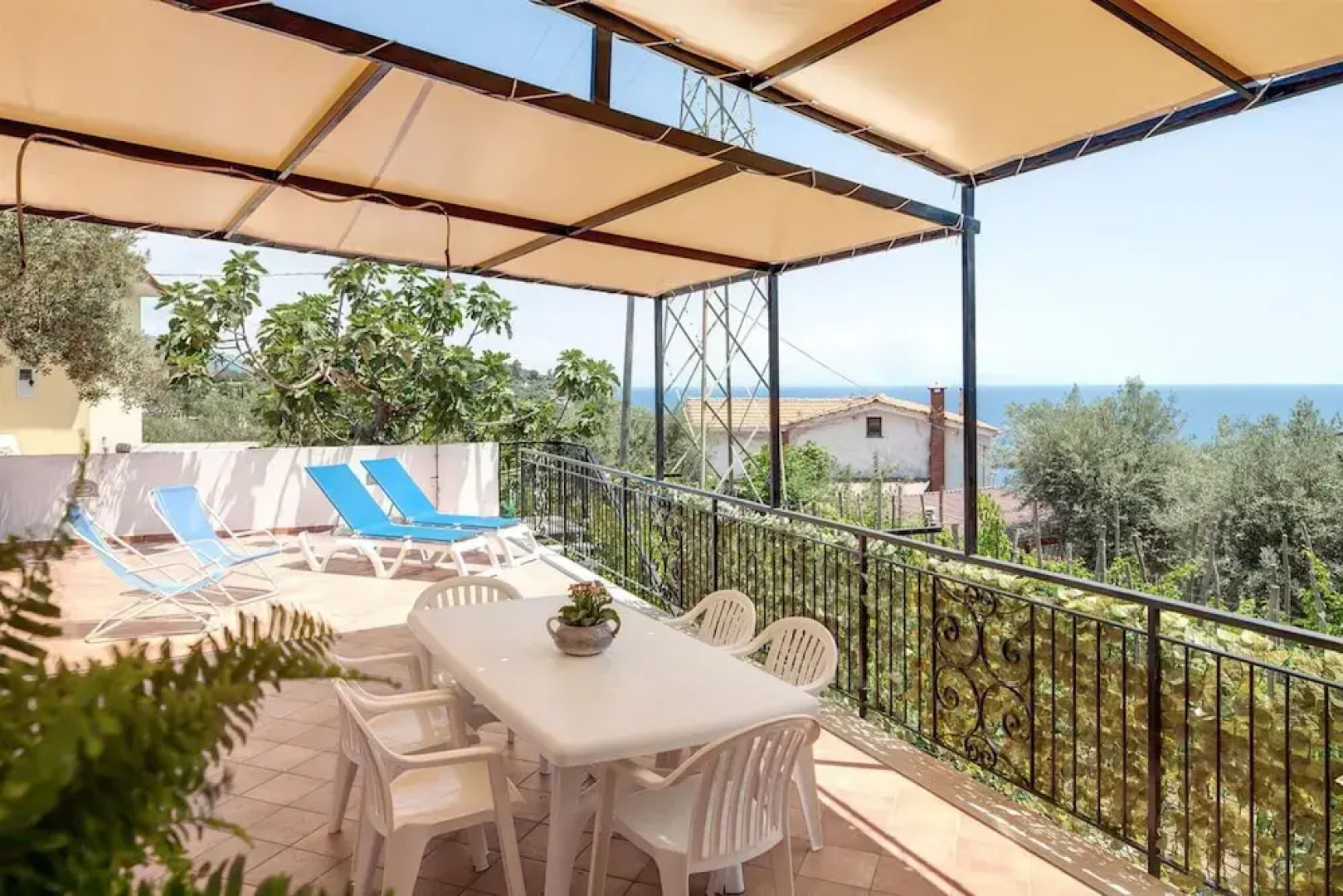 The Muse - A Well Designed Apartment With a Lovely Spacious Terrace