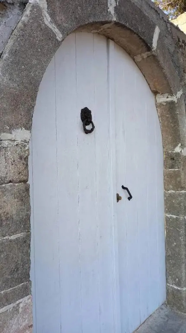 1836 Historic Stone House Goudianika