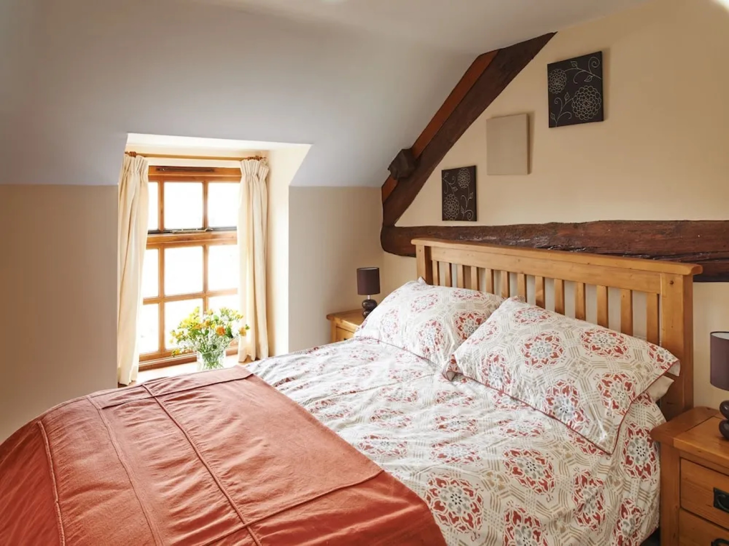 Rural and Comfortable Home Surrounded by the Nature of Brecon
