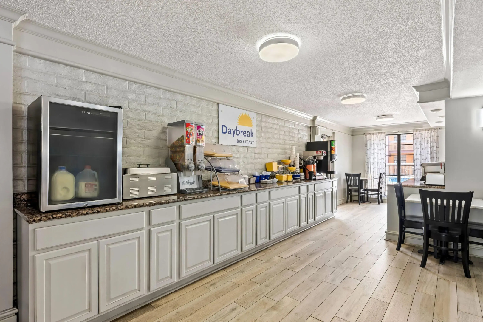 Days Inn by Wyndham Birmingham/West