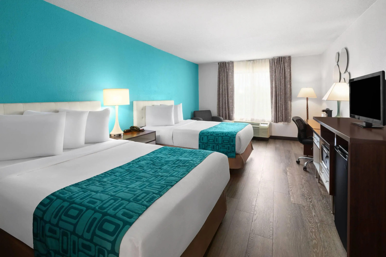 Howard Johnson by Wyndham Romulus Detroit Metro Airport