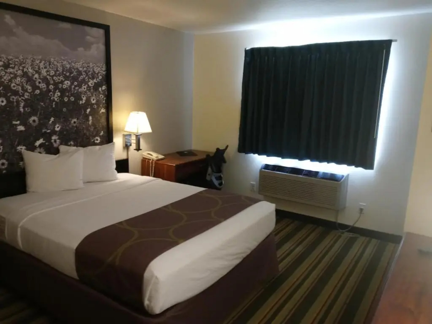 Super 8 Windsor