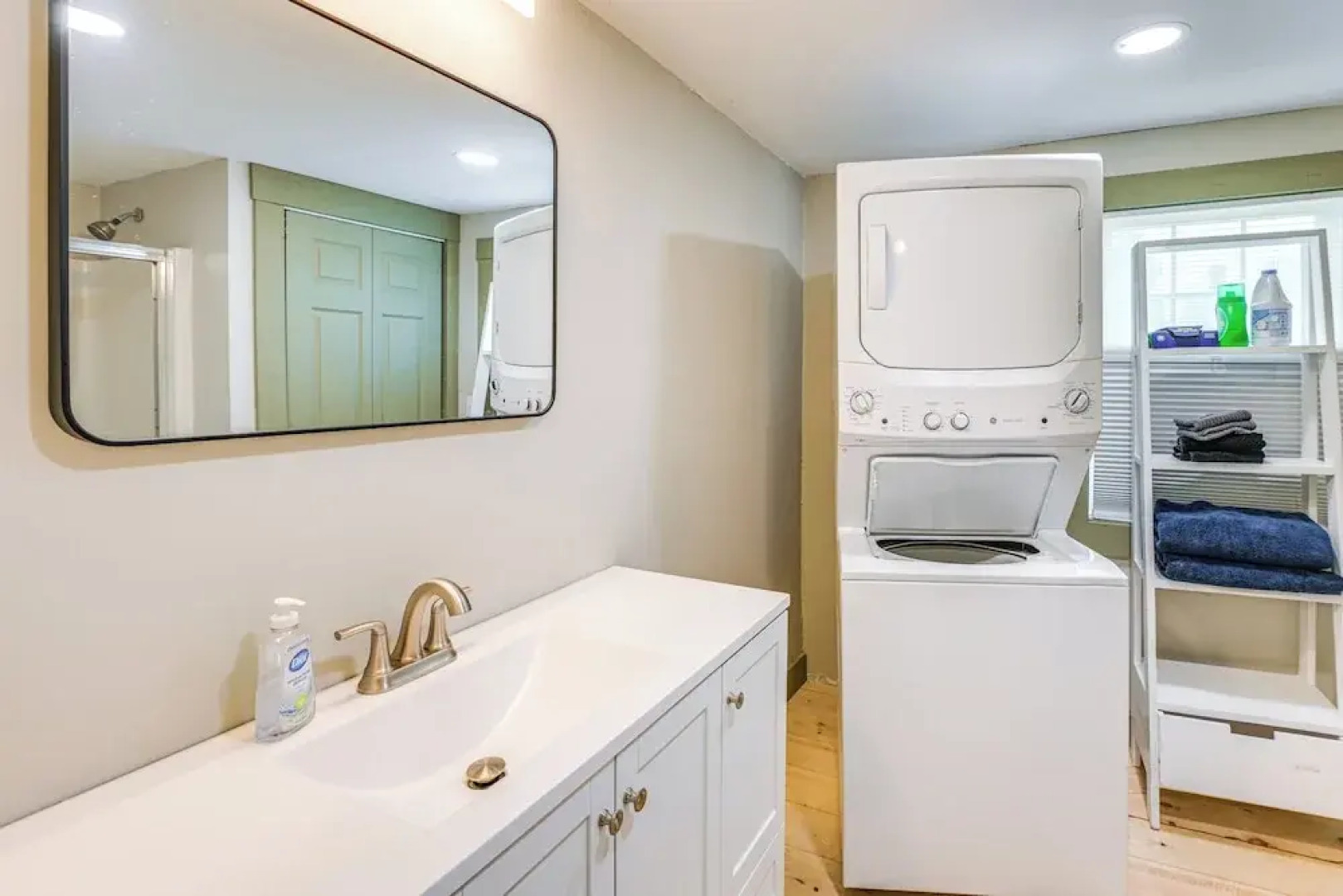 Historic Winter Harbor Cottage w/ Waterfront Views