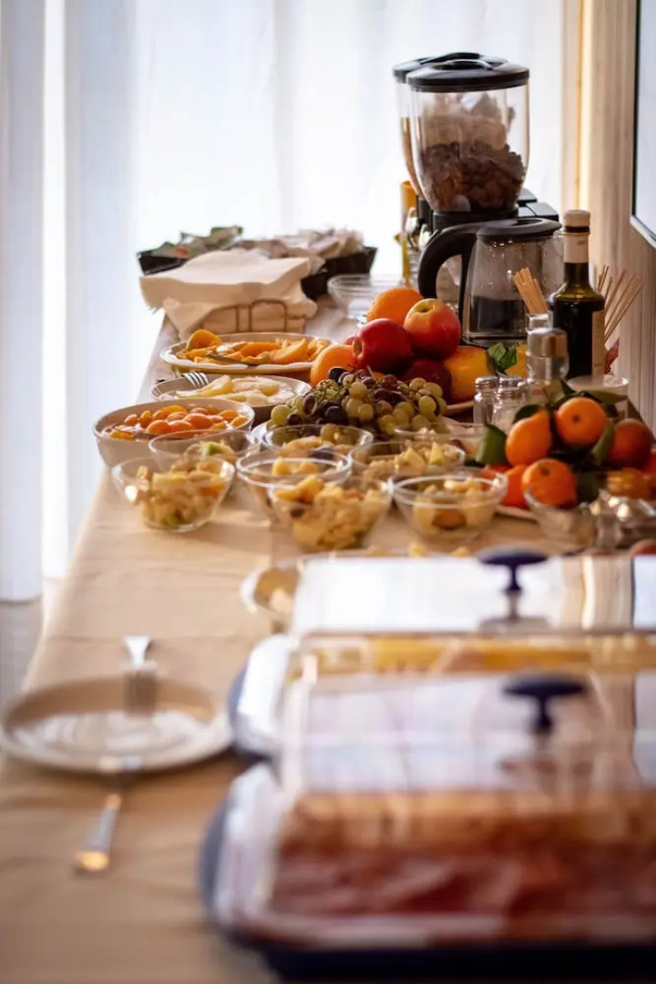 Room in Guest Room - Bright and Spacious Double-room