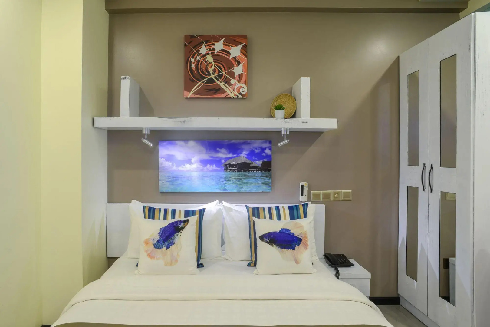 Laze by Somerset Inn