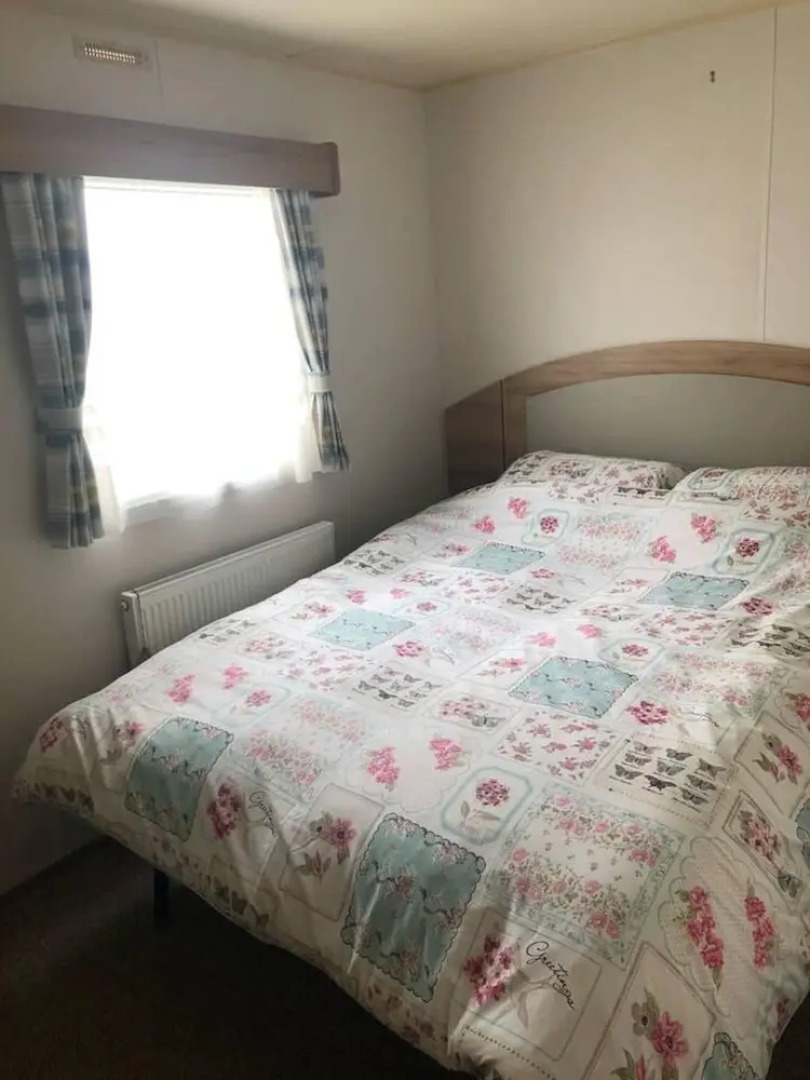 Lovely 3-bed Caravan With Hot Tub in Lincolnshire