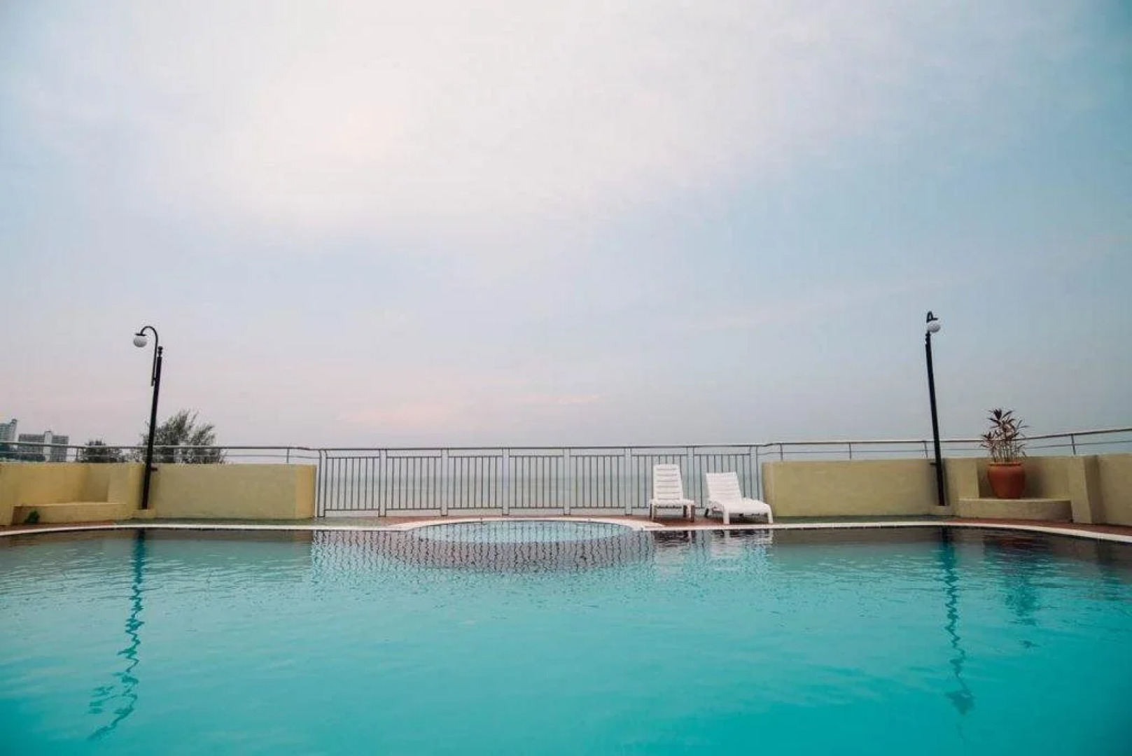 Leisure Cove Hotel & Apartments